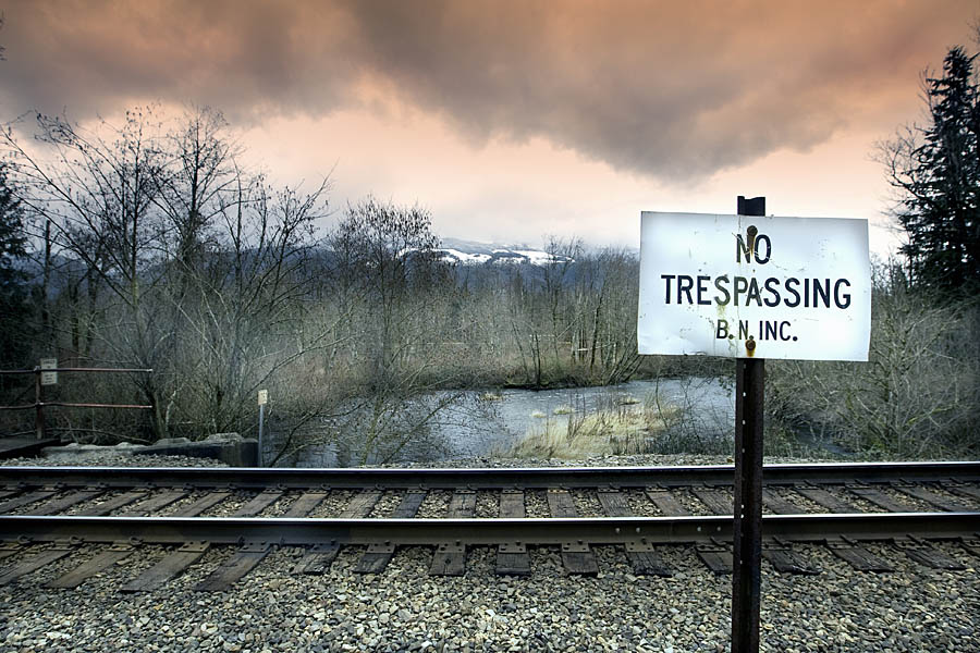 photo "NO TRESPASSING" tags: landscape, sunset, water