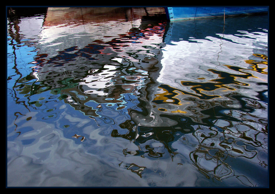 photo "Reflex of fishing boats..." tags: abstract, landscape, water