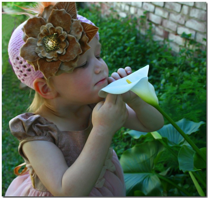 photo "Flower Girl" tags: portrait, children