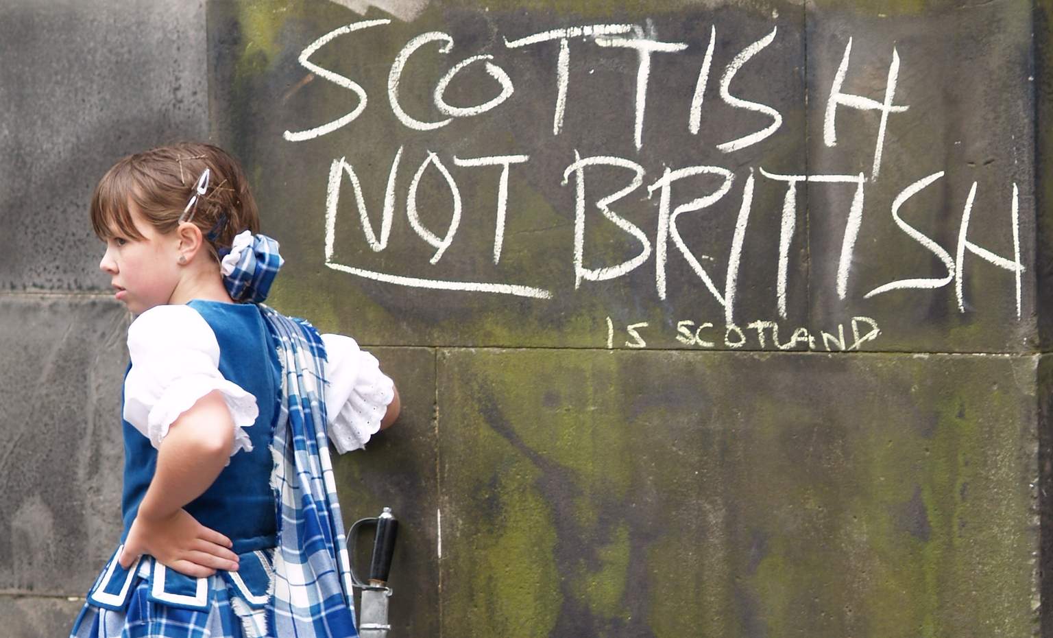 photo "SCOTTISH NOT BRITISH" tags: reporting, travel, Europe