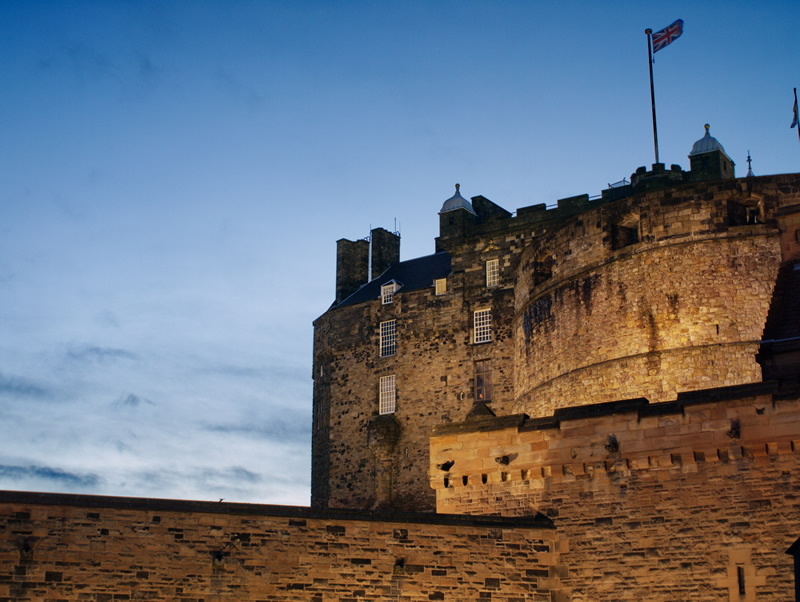 photo "Edinburgh Castle, Scotland" tags: architecture, landscape, night