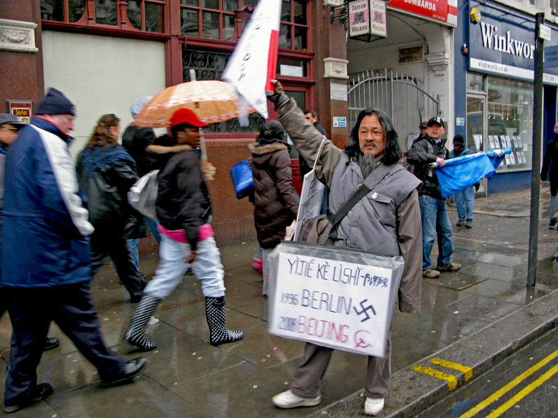 фото "Olympic torch protest" метки: путешествия, Европа