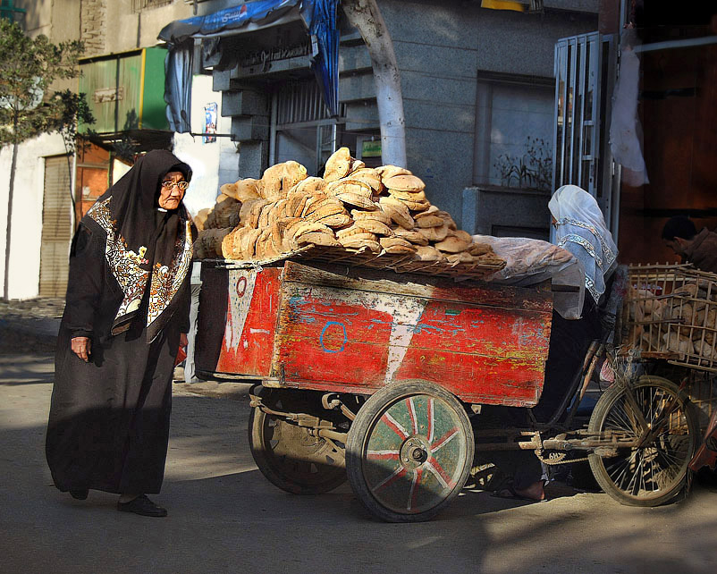 photo "i need more than bread, today.." tags: portrait, travel, Africa, woman