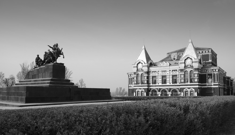 Театр горького симферополь. Горького. Русский драматический им м горького. Русский драматический театр имени м. Русский драматический им м горького.