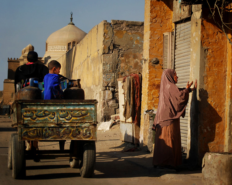 photo "her shadow will not answer!" tags: city, travel, Africa