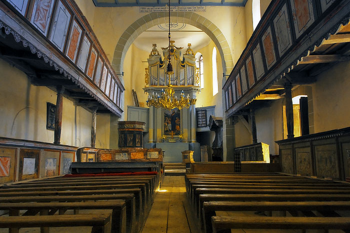 фото "Biserica Viscri (interior)" метки: путешествия, интерьер, Европа