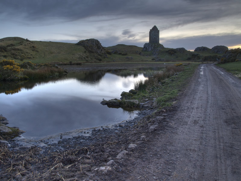 photo "Smailholm Tower" tags: architecture, landscape, water