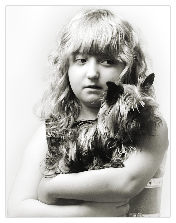 photo "Girl with small dog" tags: portrait, black&white, children