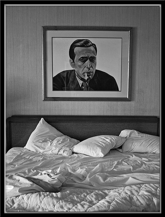 photo "Here's Lookin At You Kid" tags: interior, black&white, 