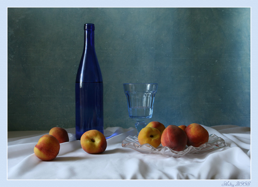 photo "With the blue bottle and peaches" tags: still life, 