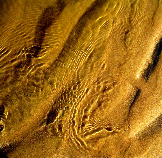 фото "Солнечный блюз воды на песке" метки: абстракция, 