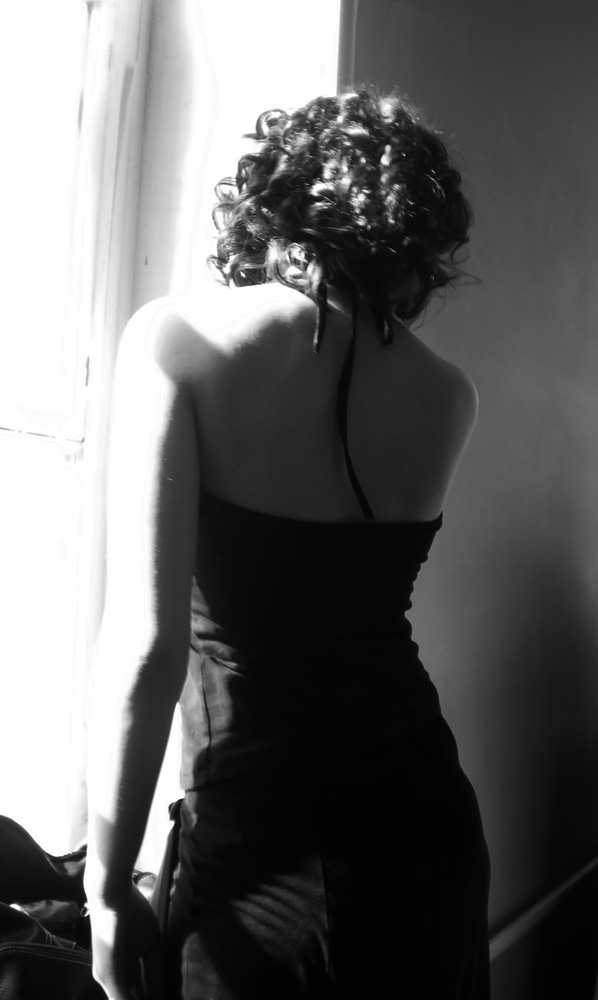 photo "Waiting for Tango" tags: portrait, black&white, woman