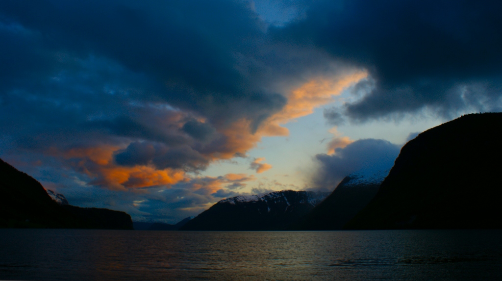 photo "Sunset above lake Hornindal" tags: landscape, travel, Europe