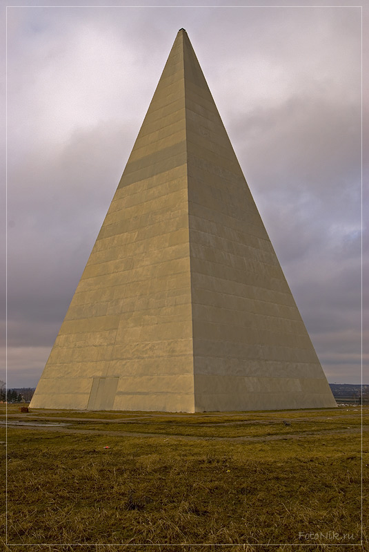 photo "Golod's pyramid" tags: abstract, misc., 