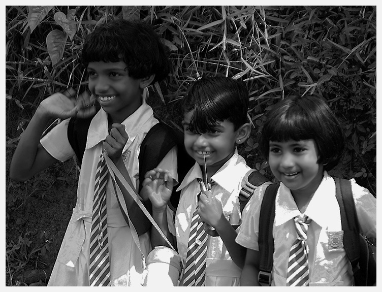 photo "Three in the joy" tags: portrait, travel, Asia, children
