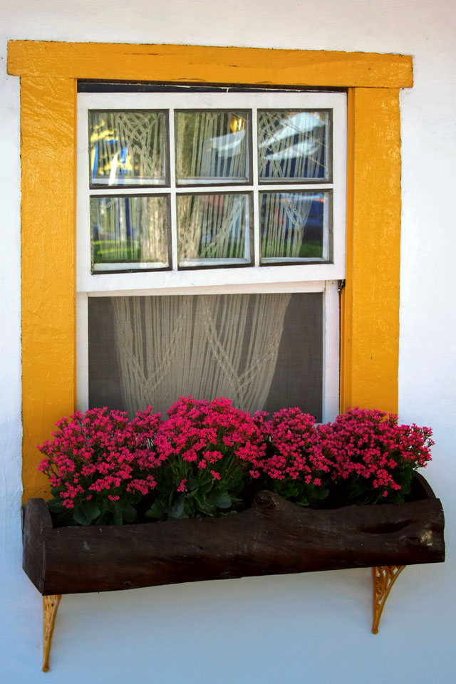 photo "window" tags: travel, city, South America