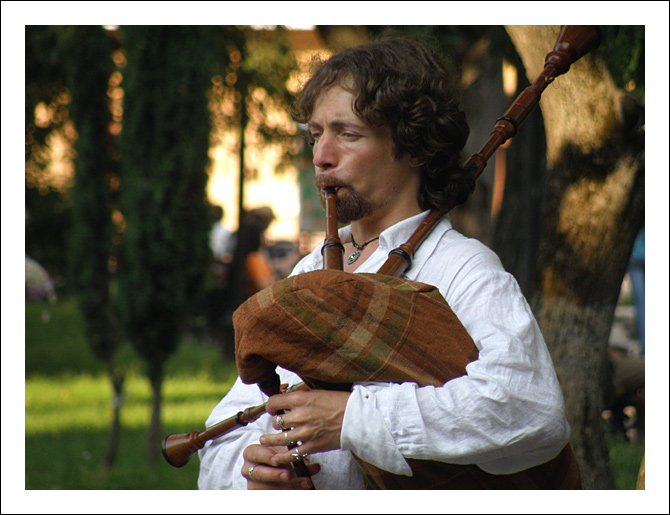 photo "Music. Duda or bagpipes." tags: , 