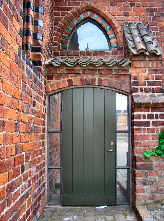 photo "Door in the World behind the looking-glass" tags: architecture, travel, landscape, Europe