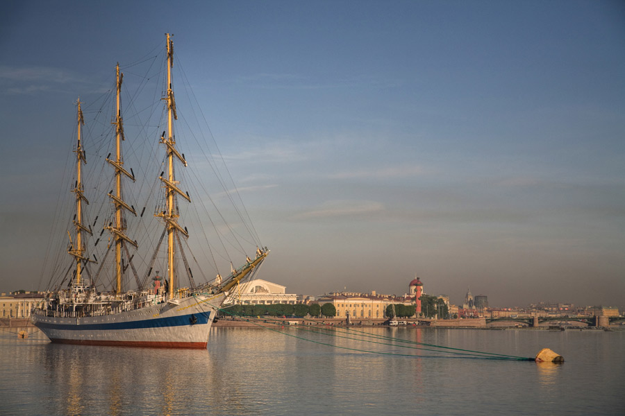 photo "The ships came into our harbour." tags: landscape, city, water