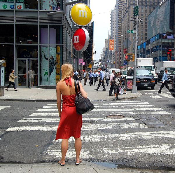 photo "Red crossing" tags: city, portrait, woman