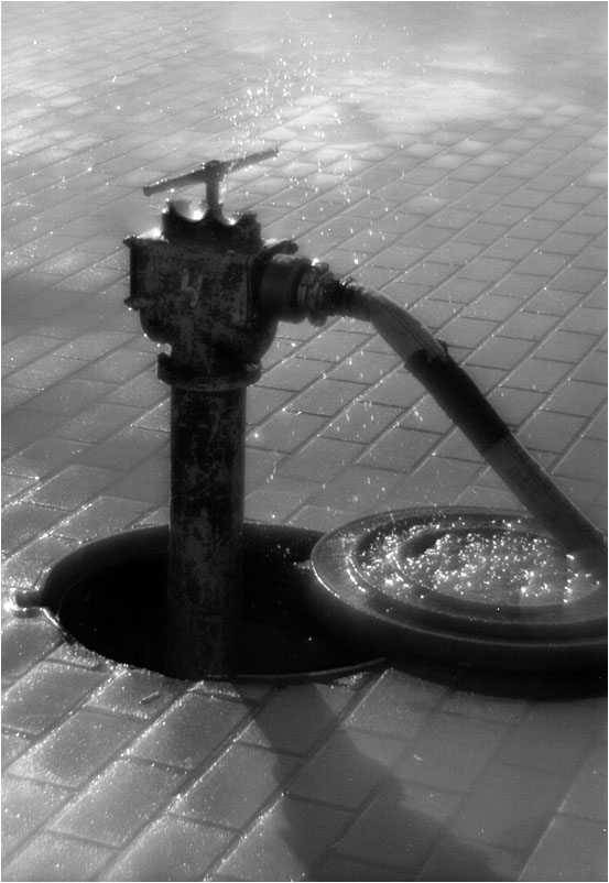 photo "Water" tags: city, black&white, 