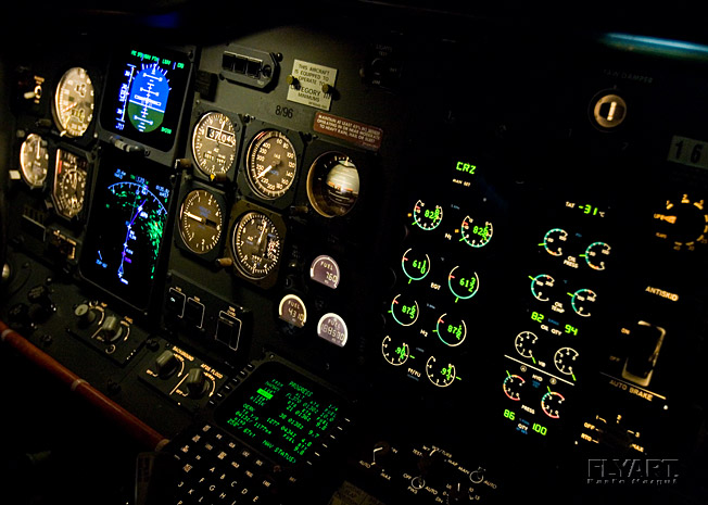 photo "Cockpit 737" tags: technics, 