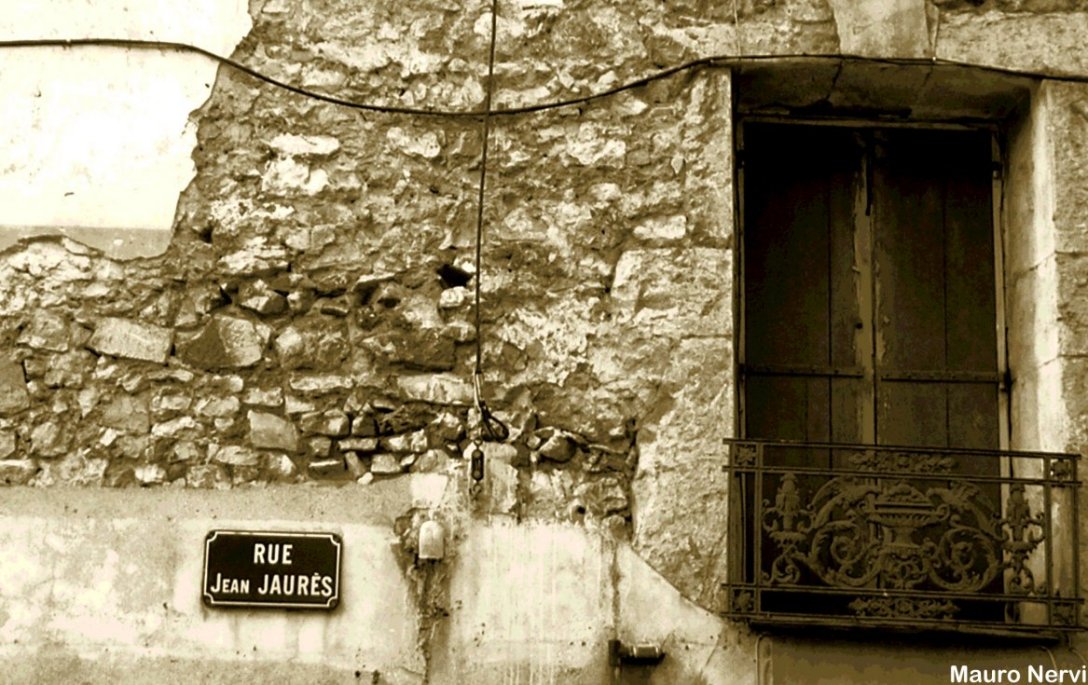 photo "France, on the road" tags: architecture, landscape, 