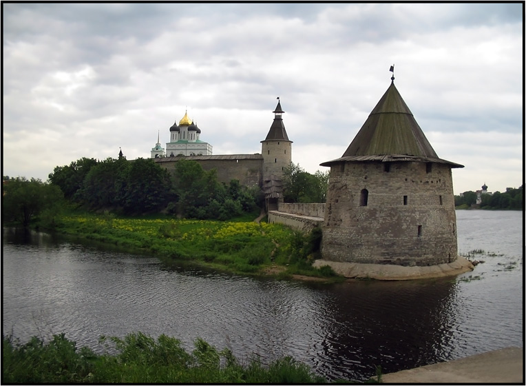photo "The Flat Tower of the Pskov Kremlin" tags: architecture, travel, landscape, 
