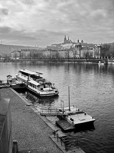 photo "Градчаны а река Влтава" tags: black&white, city, 