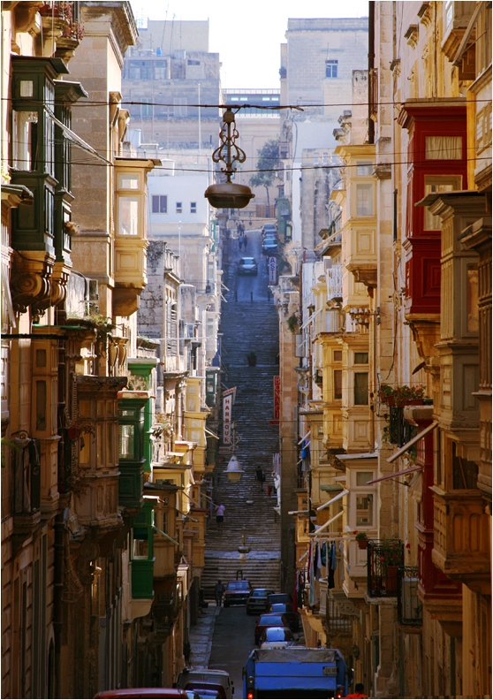 photo "Street for dialogue" tags: architecture, travel, landscape, Europe