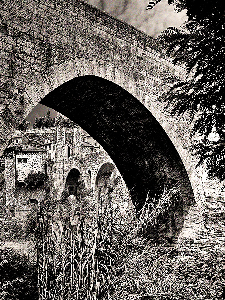 photo "Besalu" tags: architecture, landscape, 