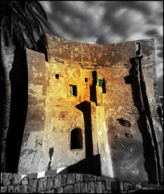 photo "House of Jack the Ripper" tags: architecture, montage, landscape, 