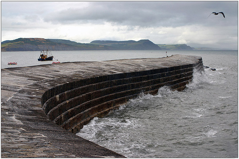 photo "Lyme Regis." tags: landscape, travel, Europe, water