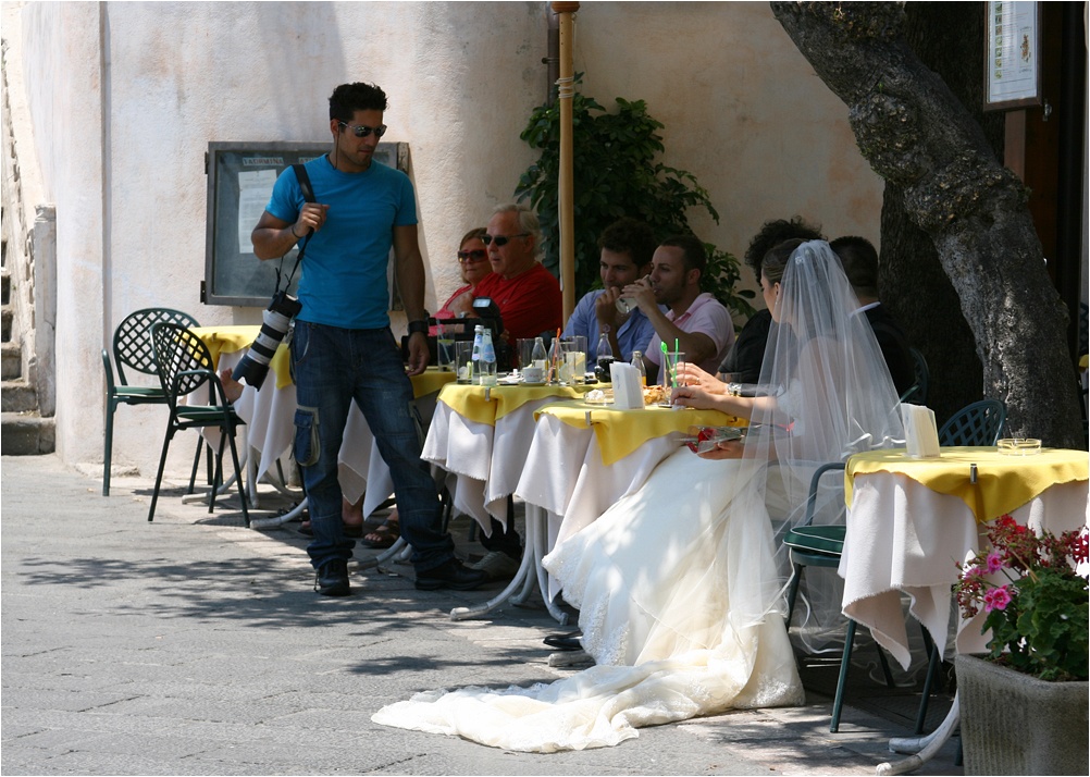 photo "Ah! Now I shall photograph!" tags: travel, genre, Europe