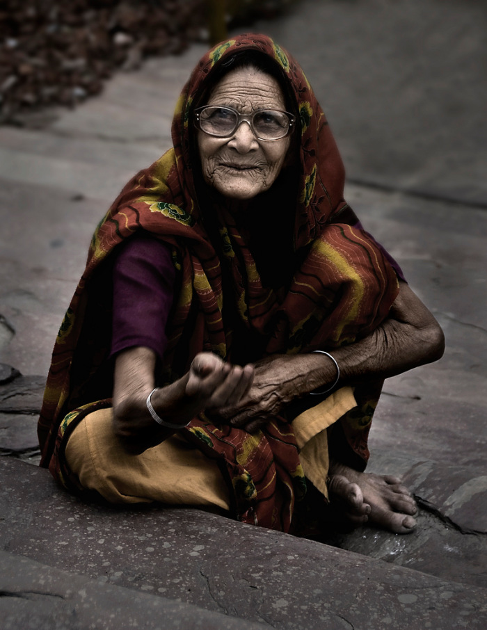 photo "Time of Need" tags: portrait, travel, Asia, woman