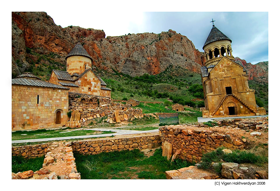 photo "Noravank...two churches" tags: architecture, travel, landscape, 