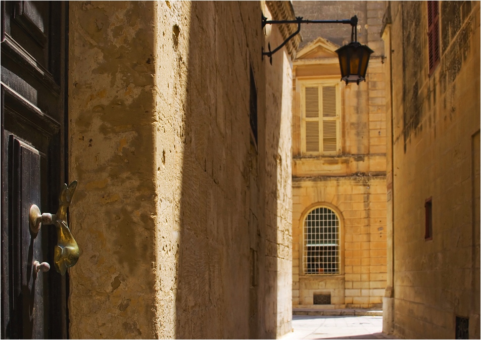 photo "Ancient walls of Medina" tags: travel, city, Europe