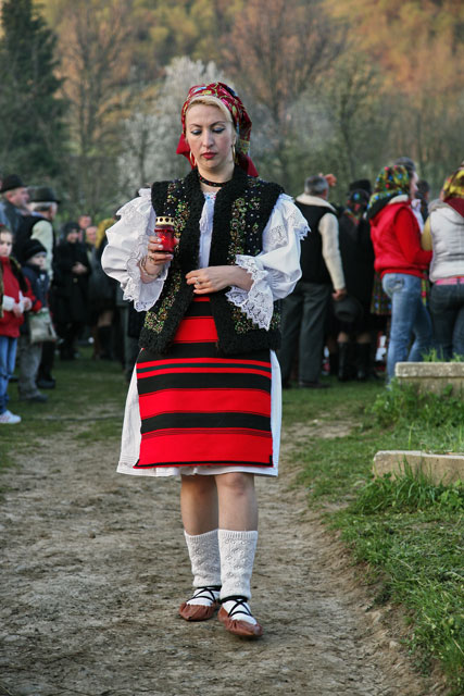 photo "Lumina in Maramures" tags: portrait, woman