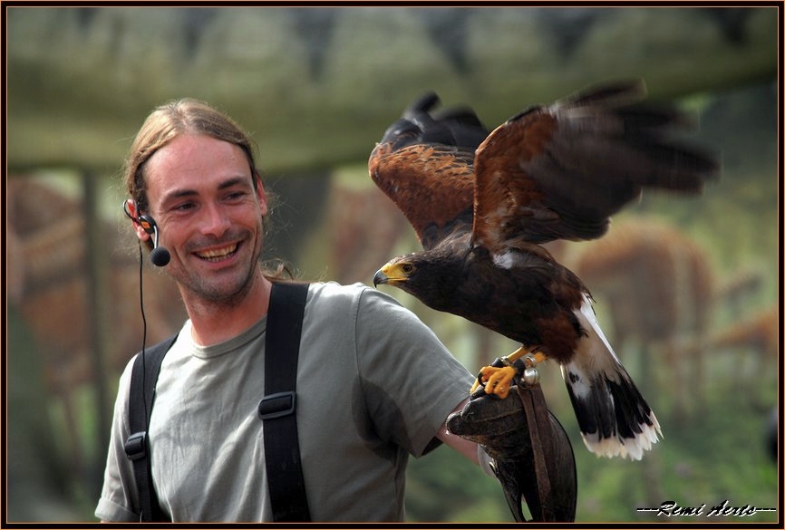 photo "the birdman" tags: nature, portrait, man, wild animals