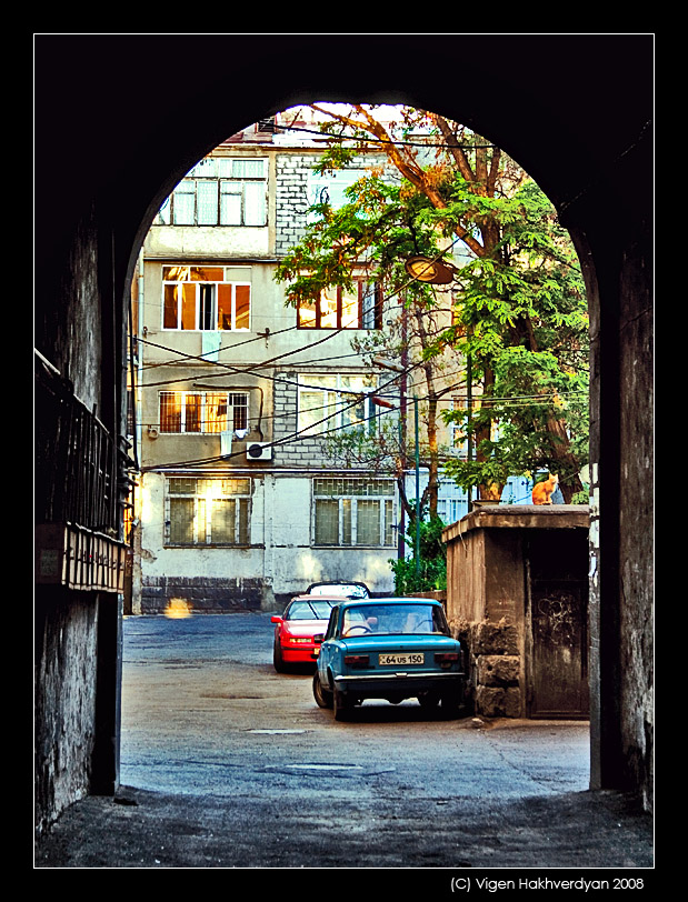 photo "Court of Yerevan" tags: city, travel, 
