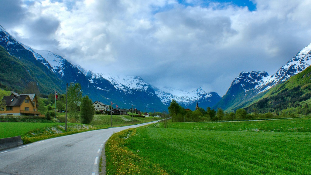 photo "On a village fence" tags: landscape, travel, Europe