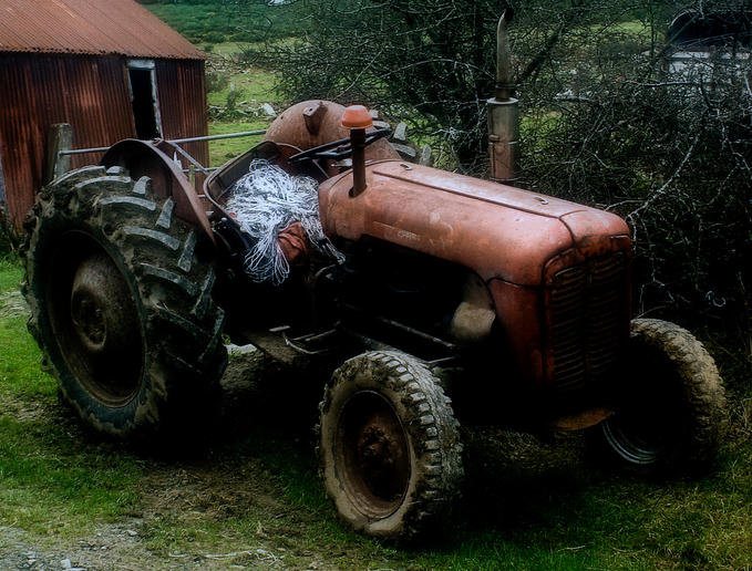 photo "Tractor at night" tags: landscape, misc., night