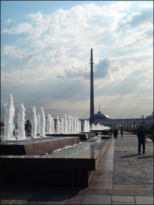 фото "Поклонная гора. Москва. День." метки: архитектура, пейзаж, облака