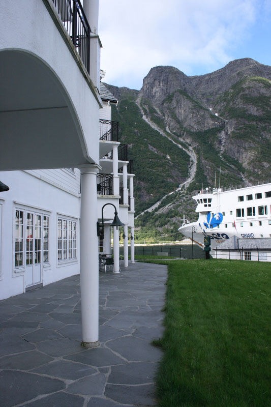 photo "On the shore of the Eidfjorden" tags: landscape, mountains