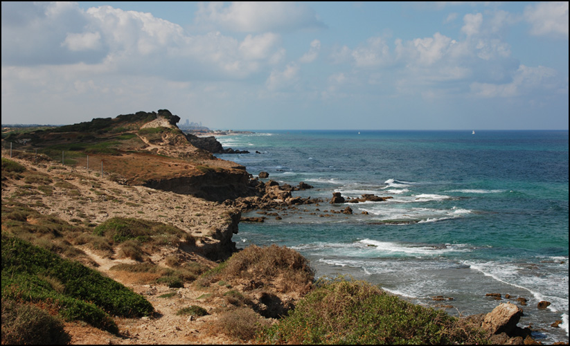 photo "Mediterranian Seashore" tags: landscape, water