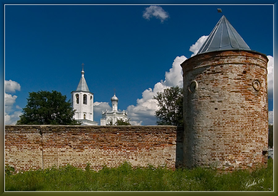 photo "The walls of a monastery" tags: architecture, landscape, summer