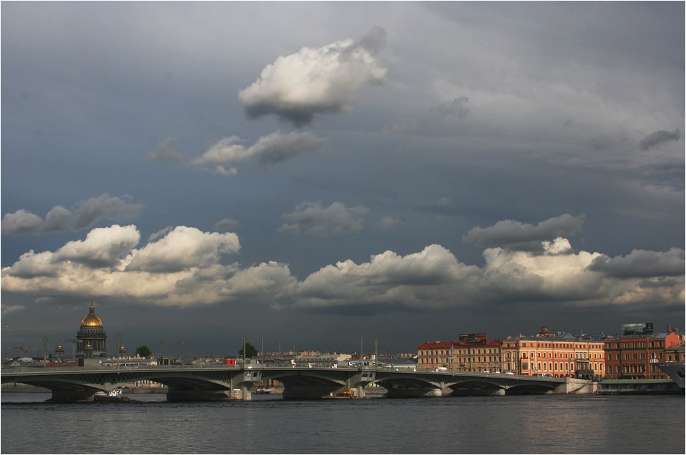 photo "Sky over the city" tags: architecture, landscape, clouds