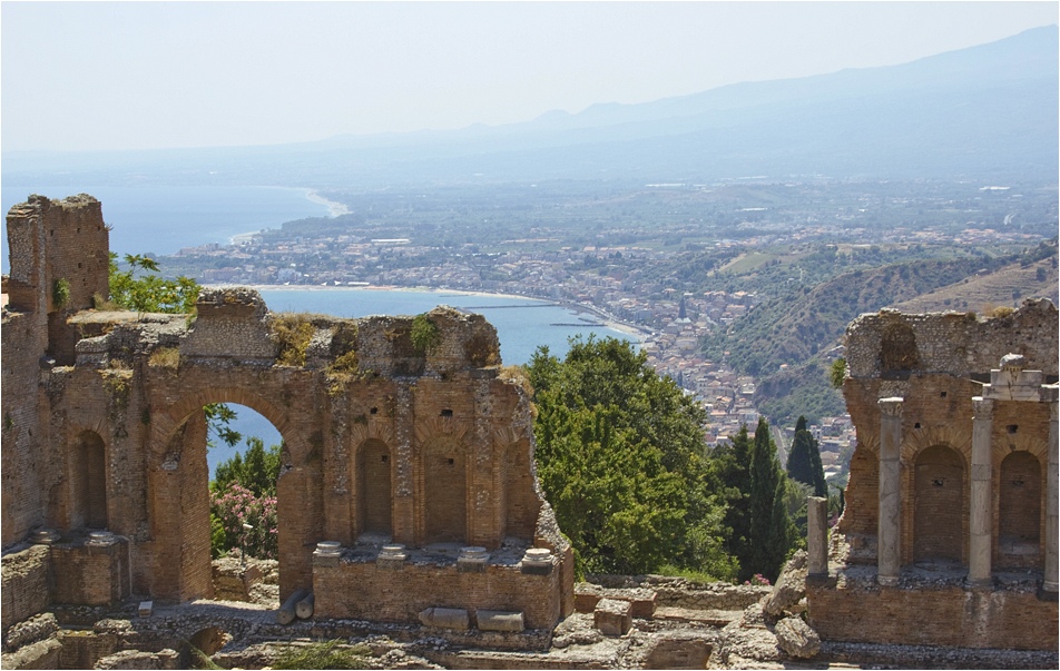 photo "Ancient Taormina" tags: architecture, travel, landscape, Europe