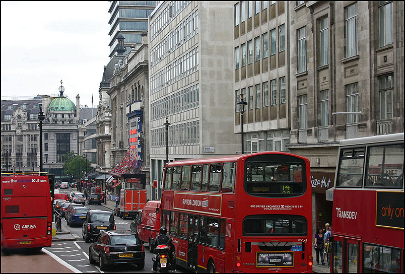 photo "Red colour dominates." tags: travel, reporting, Europe