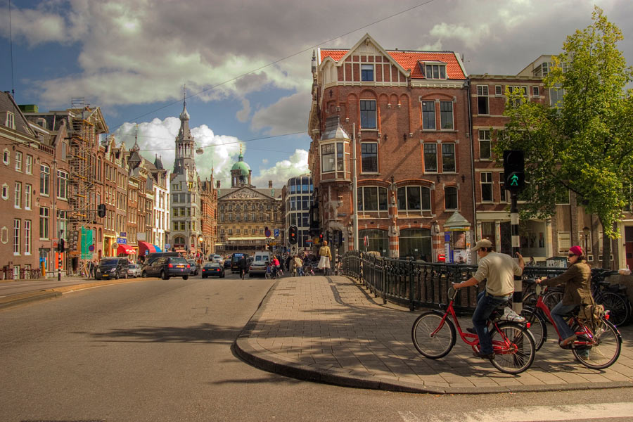 photo "At crossroads of Amsterdam." tags: travel, city, Europe